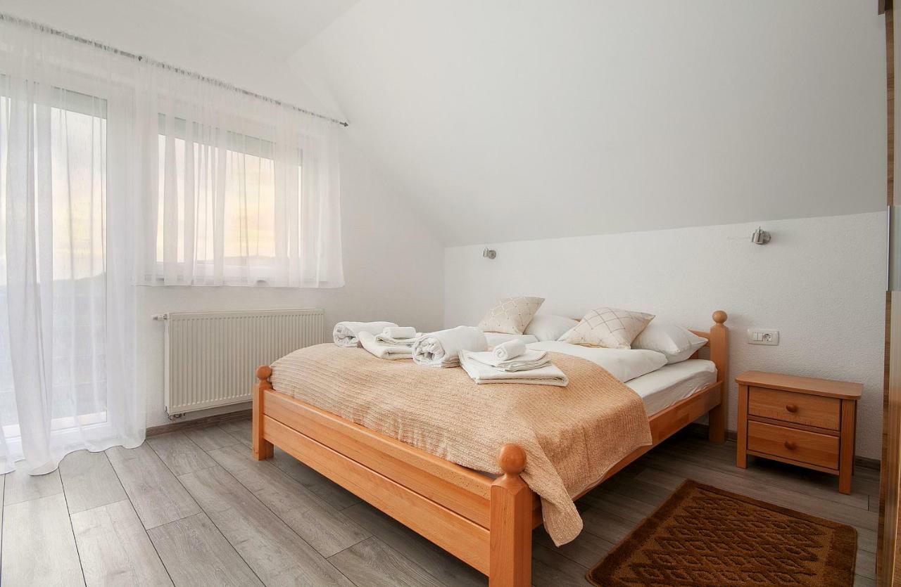 Apartment Josipa Seliste Dreznicko Ngoại thất bức ảnh