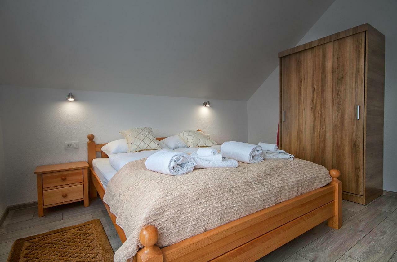 Apartment Josipa Seliste Dreznicko Ngoại thất bức ảnh